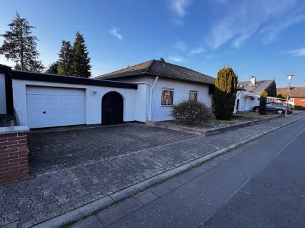 Objektansicht | Strasse - Haus kaufen in Schaafheim - Provisionsfrei! Bungalow in beliebter Wohnlage von Schaafheim!