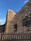 Nahe der Stadtmauer gelegen