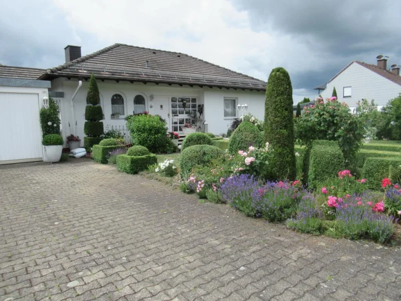 IMG_1930 - Haus kaufen in Hüfingen - Gepflegtes Einfamilienhaus in sehr beliebter Wohnlagefür Familien und Gartenliebhaber