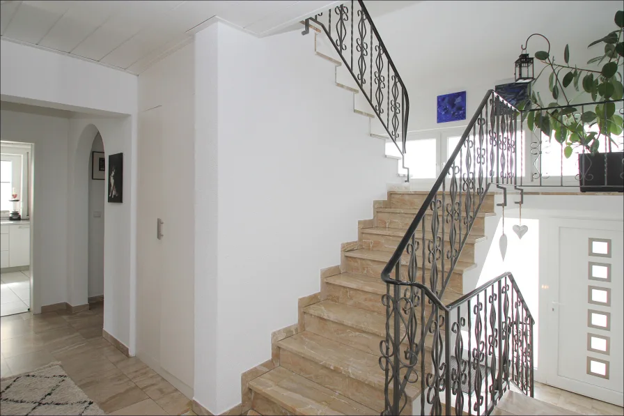 Eingangsbereich mit Treppenaufgang