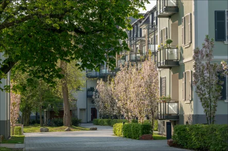 Frühling Aussenansicht - Wohnung kaufen in Ludwigshafen - Hohenzollernhöfe! 3,5 Zimmer Wohnung mit moderner Einbauküche und TG-Stellplatz. Frei ab Mai 2024!