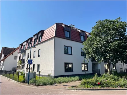 Straßenansicht - Wohnung mieten in Hockenheim - KFW 55 Haus. Hochwertig ausgestattete Maisonette Wohnung mit Nolte Einbauküche! Neubau Erstbezug!