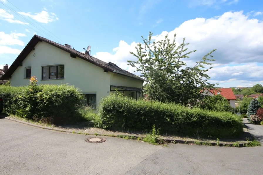 Ansicht - Haus kaufen in Schefflenz - Großzügiges Wohnhaus in Schefflenz !
