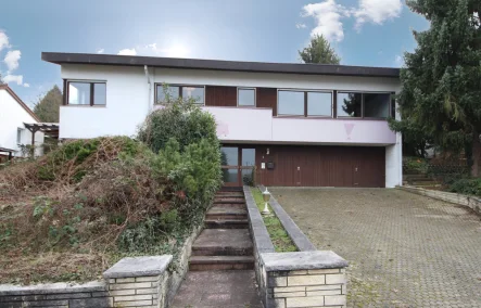 Ansicht - Haus kaufen in Haßmersheim - Auf ins neue Zuhause !!! Wohnhaus mit ELW und Garten in ruhiger Sackgassenlage ...