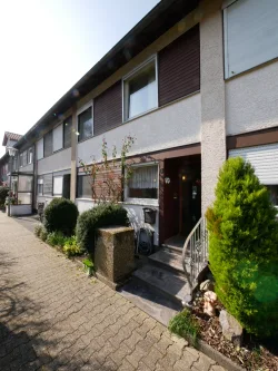 Eingang - Haus kaufen in Hemsbach - Halt hier ist Ihr Haus! Gepflegtes Reihenmittelhaus mit Garage in Hemsbach
