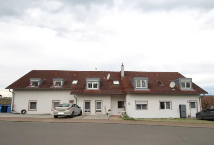 Ansicht - Wohnung kaufen in Schefflenz - Gemütliche 3-Zimmerwohnung mit Balkon und 2 PKW-Stellplätzen ...