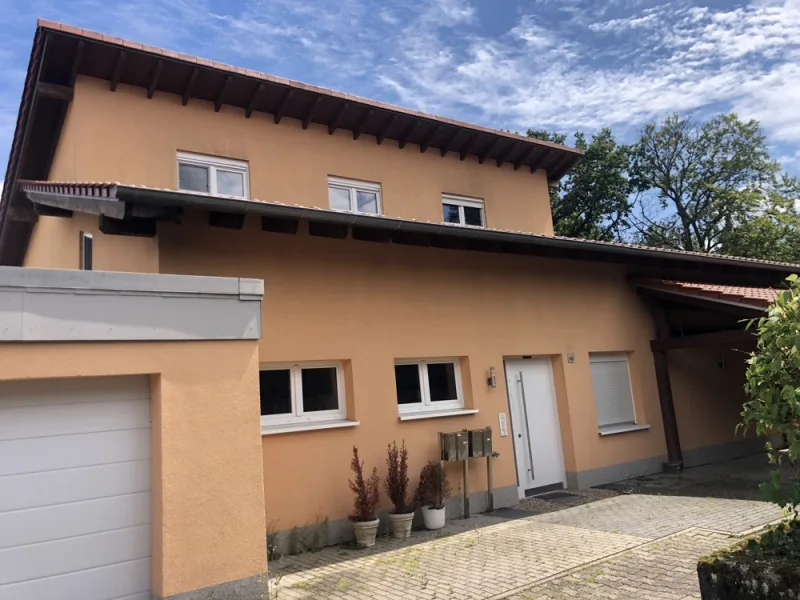 Willkommen zuhause! - Haus mieten in Mosbach / Waldstadt - Viel Platz zum Wohnen! Geräumiges Einfamilienhaus mit Maisonette-ELW in direkter Waldrandlage