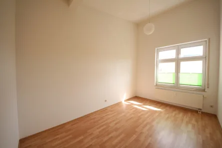 Zimmer 2 - Dachgeschoss - Wohnung kaufen in Mosbach - Interessante Kapitalanlage ~ 4-Zimmerwohnung in Innenstadtnähe! 2 Balkone ~ Aufzug ~ gut vermietet !