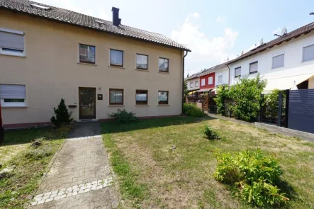 23085-RL-01 - Haus kaufen in Reutlingen - Reihenendhaus mit viel Platz für Ihre Familie und Ihre Ideen