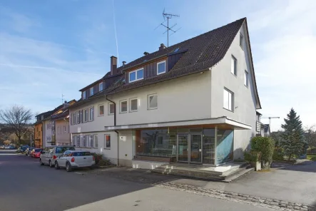 24004-SL-01 - Haus kaufen in Tübingen - Charmantes Mehrfamilienhaus mit Ladeneinheit, Außenstellplätzen, Balkonen und Sanierungsbedarf