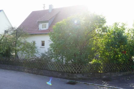 24007-RL-1 - Haus kaufen in Ofterdingen - Einfamilienhaus mit Garten, Garage, Nebengebäude und viel Flair