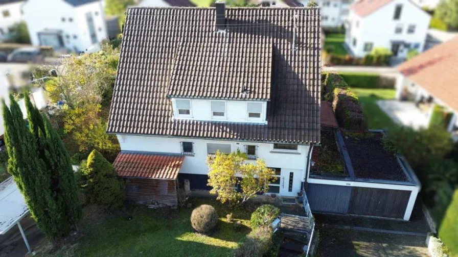 25001-JI-1 - Haus kaufen in Pfullingen - ...das gepflegte Wohnhaus mit zwei Garagen, Carport und dem Charme der fünfziger Jahre!