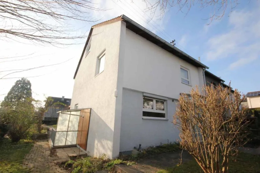 24043-JI-1 - Haus kaufen in Rottenburg - REH mit Garage, Terrasse u. Balkon für die junge Familie auf  Erbpachtgrundstück!                     