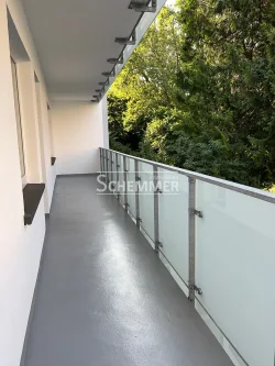 Balkon rechts - Wohnung kaufen in Freiburg im Breisgau - Freiburg-Wiehre ++ FREI! Großzügige 3 Zi.Whg. - ideal für WG oder Familie (nicht saniert)