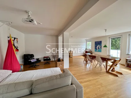 Wohn-/Esszimmer - Wohnung kaufen in Freiburg im Breisgau - Freiburg-Wiehre ++ Attraktive 3,5 Zi.-Whg. im 4. OG mit Aufzug (frei ab 01.05.24)