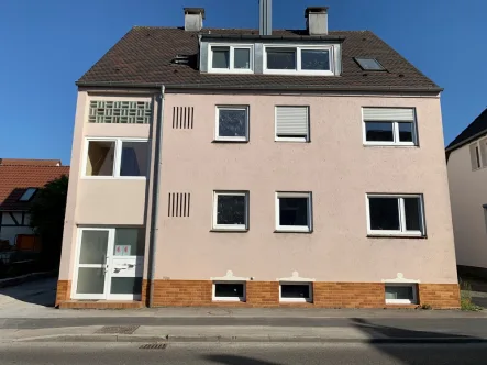 Aussen - Haus kaufen in Crailsheim - Komplett vermietetes, teilmodernisiertes  3-Familienhaus in Crailsheim