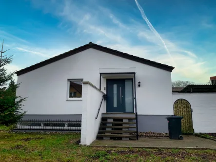 Aussen - Haus kaufen in Kirchberg an der Jagst - Renovierter Bungalow mit Einliegerwohnung in bevorzugter Wohnlage in Kirchberg