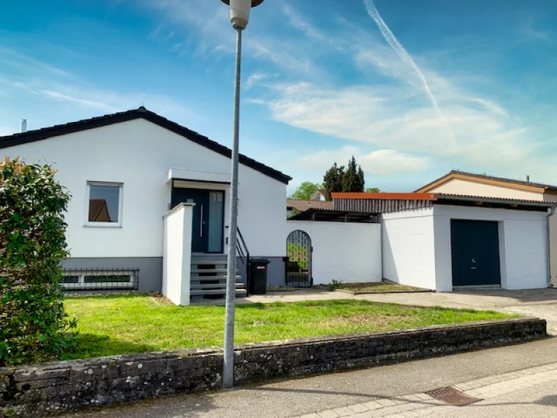 Außen - Haus kaufen in Kirchberg an der Jagst - Bungalow mit ELW in bevorzugter Wohnlage in Kirchberg