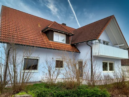 Außen - Haus kaufen in Crailsheim - Großes, gepflegtes Zweifamilienhaus in Roßfeld mit 4 Stellplätzen | EG Wohnung sofort frei
