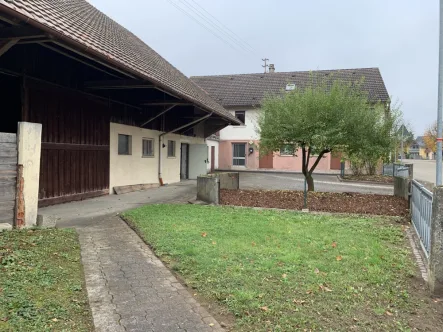 Außen - Haus kaufen in Kreßberg / Bergertshofen - Ehemaliges Bauernhaus mit Stall und Scheune auf ca. 3.691 m² Grundstück in TO Kreßberg