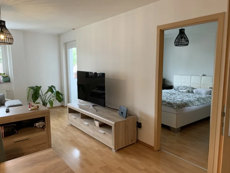 Wohnzimmer - Wohnung kaufen in Crailsheim - Hübsche, top gepflegte 2 Zimmerwohnung mit Loggia u. Stellplatz