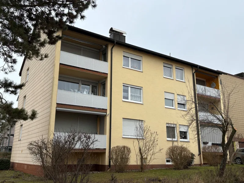 Außen - Wohnung kaufen in Crailsheim - Langjährig vermietete 3 Zimmerwohnung mit Balkon u. Stellplatz