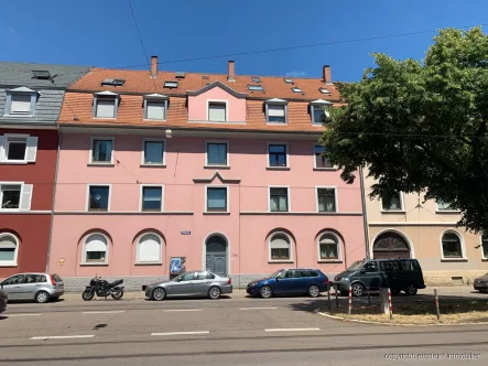 Ansicht - Wohnung kaufen in Karlsruhe - Über den Dächern der Karlsruher Weststadt2 Zimmer DG-Wohnung mit Balkon