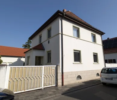 Ansicht Straßenseite - Haus kaufen in Schifferstadt - Charmantes Stadthaus – Einfamilienhaus, Mehrfamilienhaus oder Mehrgenerationenhaus