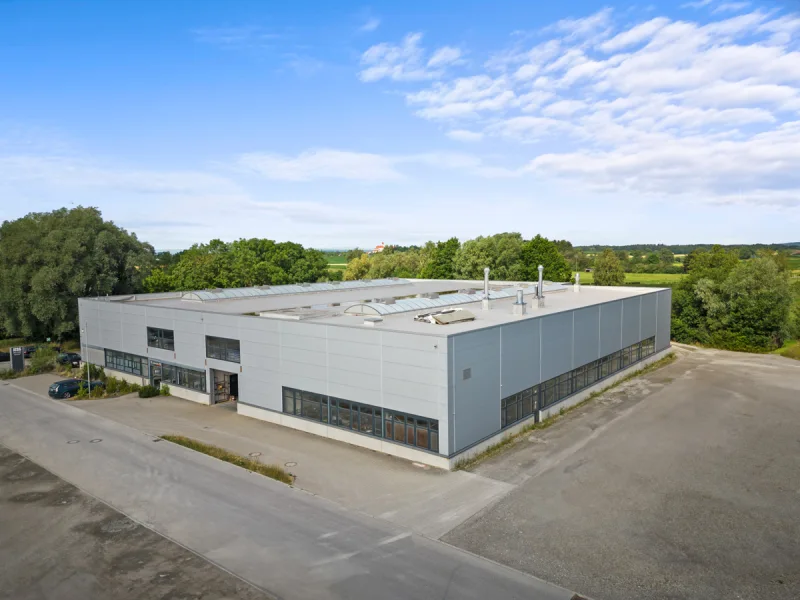 Titelbild - Halle/Lager/Produktion mieten in Bad Waldsee / Gaisbeuren - Bad Waldsee-Gaisbeuren -Moderne, multifunktionale Gewerbehalle mit bester Verkehrsanbindung