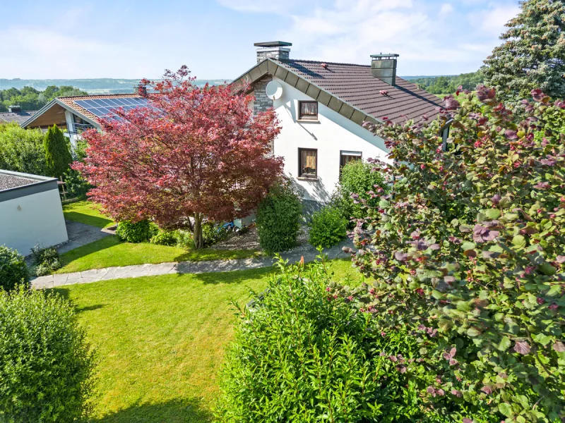 Titel - Haus kaufen in Weingarten - Weingarten - OberstadtGroßzügiges Familiendomizil mit ELW in naturnaher Randlage