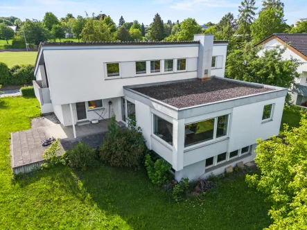 Außenansicht - Haus kaufen in Altshausen - Extravagante Architektur- Eindrucksvolles Wohnhaus mit traumhaftem Gartengrundstück in Altshausen