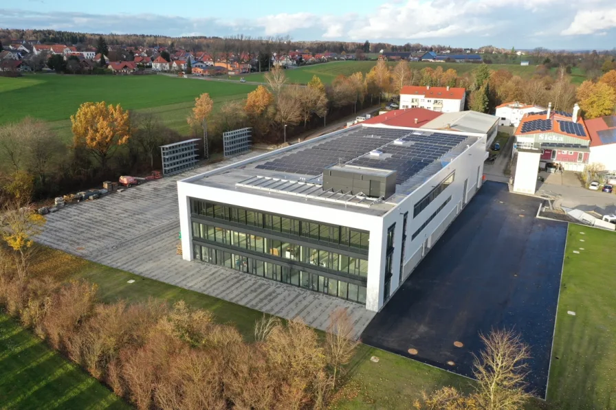 Außenansicht - Halle/Lager/Produktion mieten in Ravensburg / Schmalegg - Ravensburg - Schmalegg -Energieeffiziente Neubau-Gewerbefläche in moderner Architektur