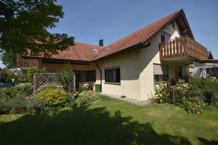 Gebäudeansicht - Haus kaufen in Weingarten - Sehr gepflegtes Zweifamilienhaus in beliebter Lage von Weingarten