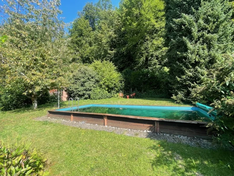 Garten mit Pool