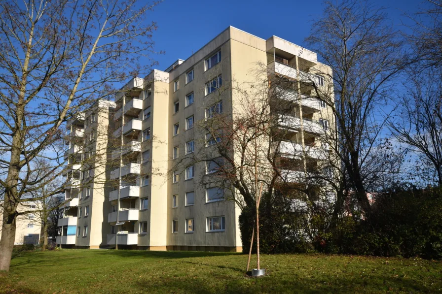 Außenansicht - Wohnung kaufen in Weingarten - Weingarten Stadtrandlage Gepflegte 4-Zimmer-ETW mit sonnigem Westbalkon