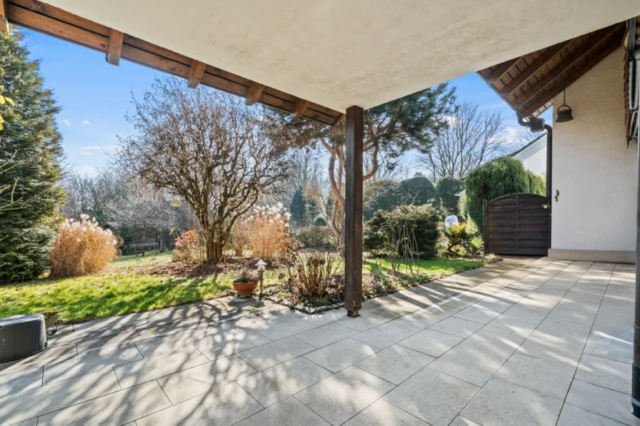 Titel Blick Terrasse - Haus kaufen in Ravensburg - Grosszügiges Zweifamilienhaus in ruhiger Wohnlage- Weststadt