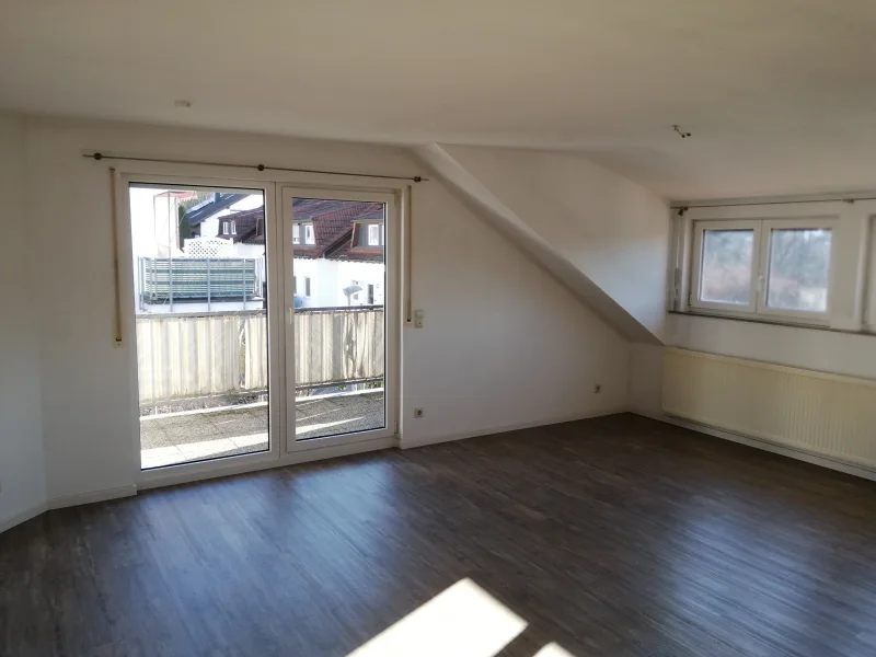 Wohnzimmer zum Balkon hin