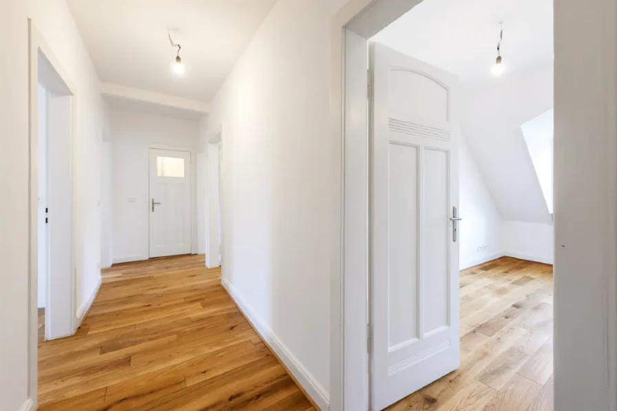 Bild1 - Wohnung kaufen in Heidelberg - Stylische Dachgeschosswohnung - Exklusiv kernsaniert!!Luxuriöse 4 Zimmer-Wohnung