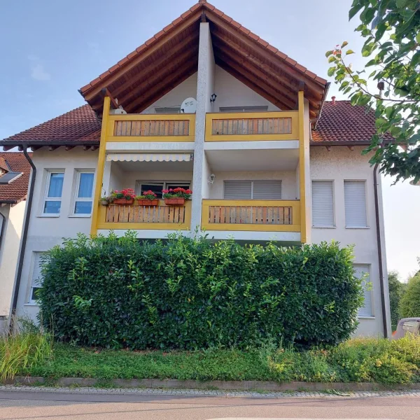 Ansicht Balkonseite - Wohnung kaufen in March-Neuershausen - 2-Zi-DG-ETW in March-Neuershausen mit Blick in's Grüne