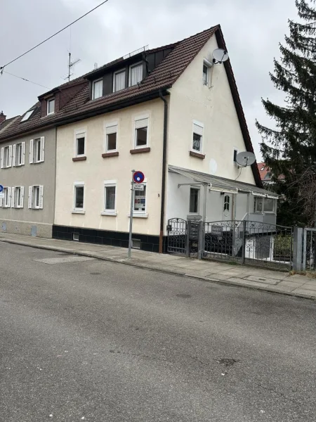 Hausansicht - Haus kaufen in Stuttgart - Im Verbund mit dem Glück