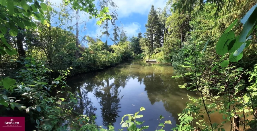 Ein Zuhause, umgeben von Natur und Wasser.