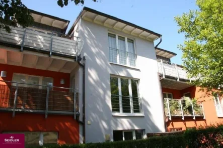 Außenansicht des Mehrfamilienhauses - Wohnung mieten in Gundelfingen - Licht und klare Linien prägen das Ambiente dieser Wohnung.