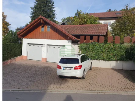 Ansicht Hof  - Haus kaufen in Offenburg - *** Provisionsfrei*** Einfamilienhaus mit Einliegerwohnung in ruhiger Hanglage mit Panoramablick -