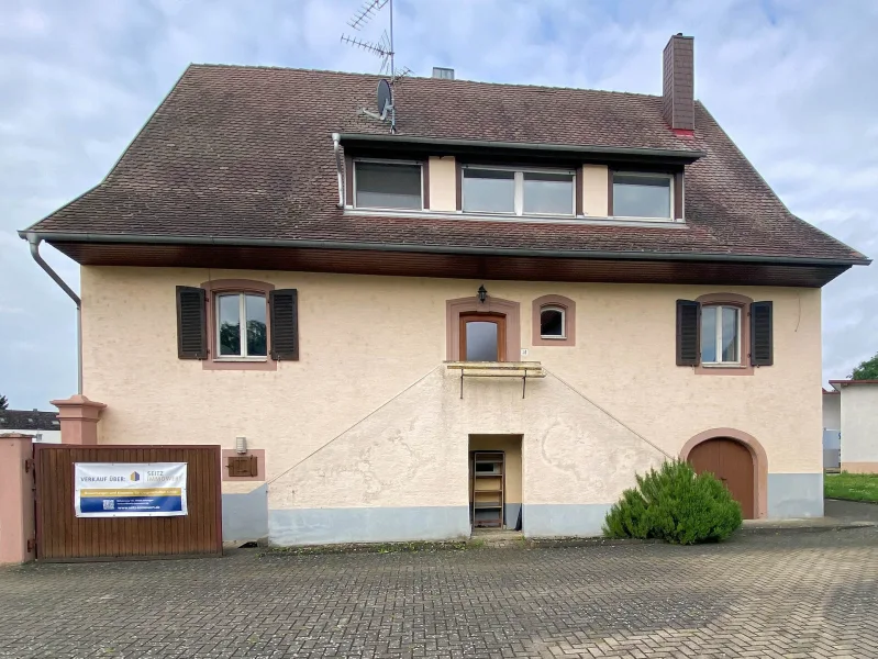 Ansicht - Haus kaufen in Breisach am Rhein / Gündlingen - Denkmalgeschütztes Anwesen in Breisach-Gündlingen, neuer Preis