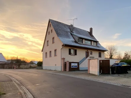Ansicht_von_Osten - Haus kaufen in Breisach am Rhein / Gündlingen - Breisach-Gündlingen: Denkmalgeschütztes Anwesen mit mehr als 200 m² WoFl., Nutzung als EFH oder 2FH, Garten