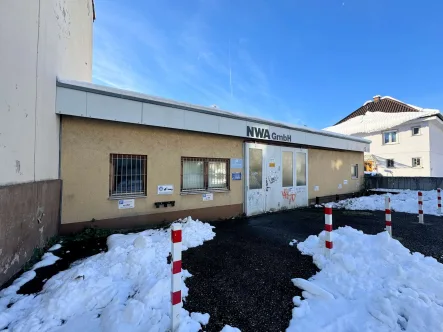 Ansicht_von_Norden - Halle/Lager/Produktion kaufen in Lörrach - Lörrach, Innenstadt, Grundstück mit Halle (Instandsetzung unwirtschaftlich) zur Anschlussnutzung