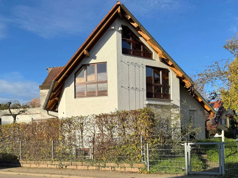 Ansicht - Haus mieten in Vörstetten - Teilmodernisiertes EFH in Vörstetten, Bad, Böden, Heizung, EBK neu, großer Hobbyraum, Studio, Doppelparker