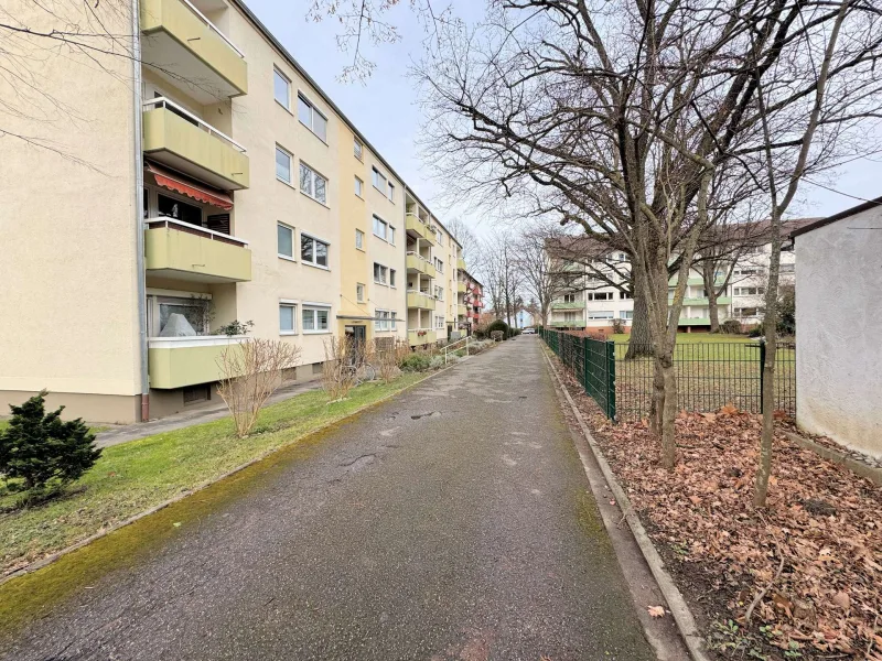 Wilhelm-Weitzel-Weg Wolfgang Seitz - Wohnung mieten in Staufen - Staufen Kernort, zentral: Umfassend modernisierte 3-Zimmer-Wohnung im 1. OG, Gäste-WC, 2 Balkone