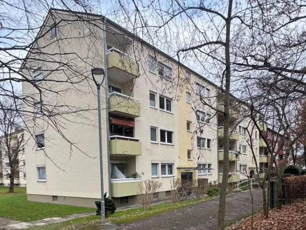 Hausansicht - Wohnung mieten in Staufen - Staufen Kernort, Nebenstraße:Umfassend modernisierte 3-Zimmer-Wohnung im 1. OG, Gäste-WC, 2 Balkone