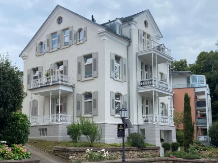 Ansicht - Wohnung mieten in Badenweiler - Dreizimmerwohnung in herrschaftlicher Villa, zentral in Badenweiler, Aufzug, neue EBK, Balkon, ab 1.2.2025